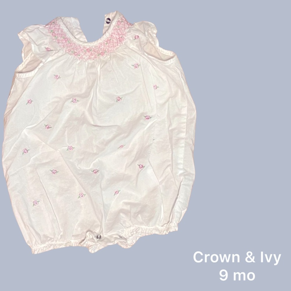 Crown & Ivy 9mo Smocked Romper